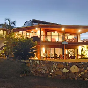 airlie-waterfront-bed-and-breakfast.queenslandhotels.net/